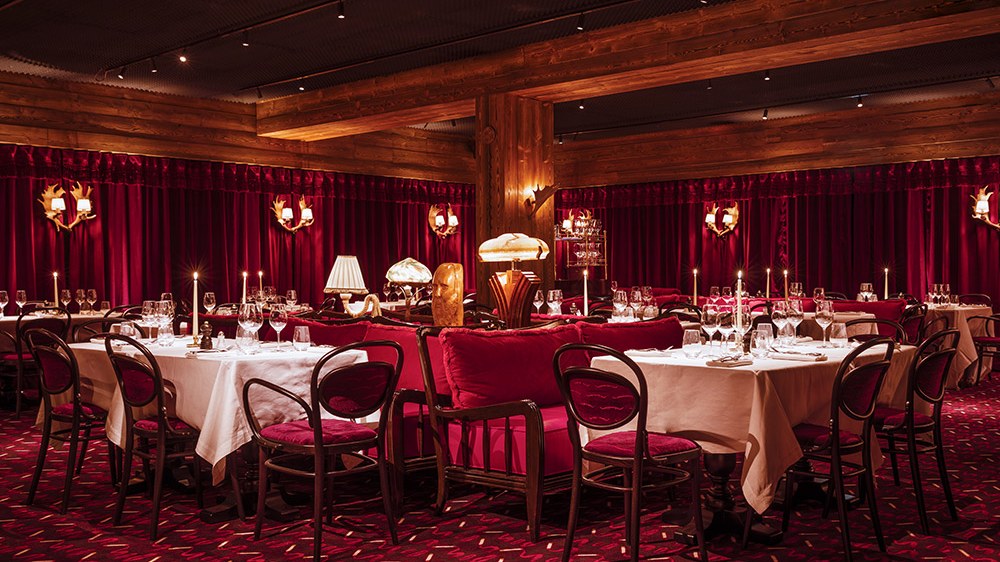 A garden banquette at Le Piaf Dubaï